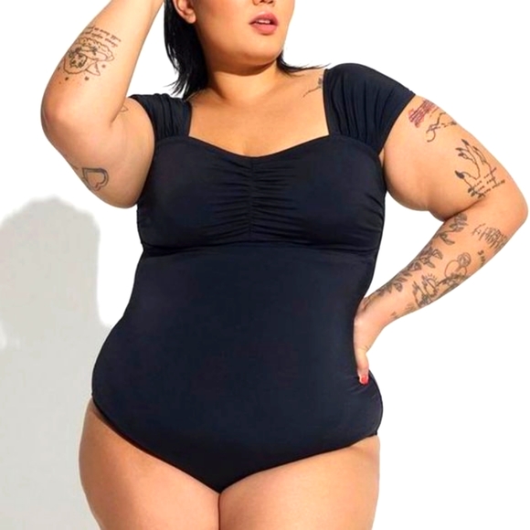 ❤️NWT VINTAGE TORRID WIRELESS RUCHED SWIMSUIT - CAP SLEEVES - TUMMY CONTROL PLUS - Picture 11 of 16